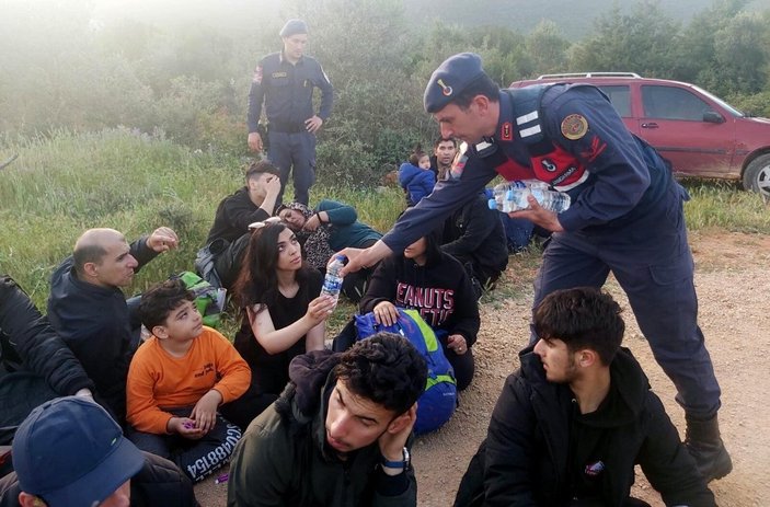 İzmir'de 89 kaçak göçmen ile 12 organizatör yakalandı