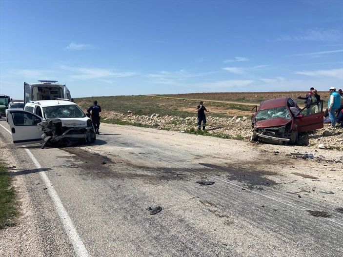 a Eskişehir’de otomobil ile hafif ticari araç çarpıştı: 1 ölü, 3 yaralı