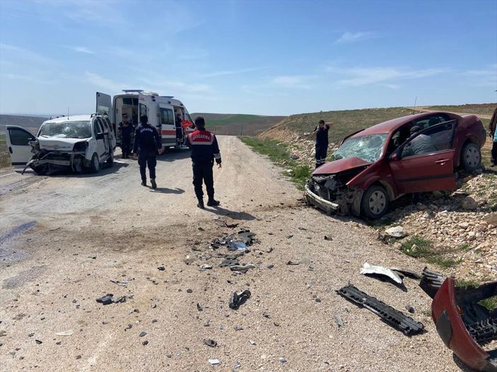 a Eskişehir’de otomobil ile hafif ticari araç çarpıştı: 1 ölü, 3 yaralı