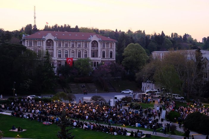 Boğaziçi Üniversitesi'nde iftar ve namaz