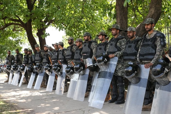 İmran Han'ın partisi, Seçim Komisyonu'nu protesto etti