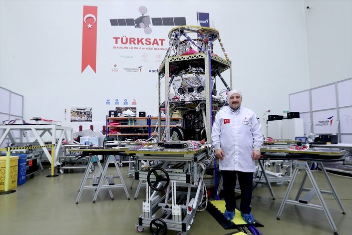 Mustafa Varank, milli gözlem uydusu İMECE'yi inceledi