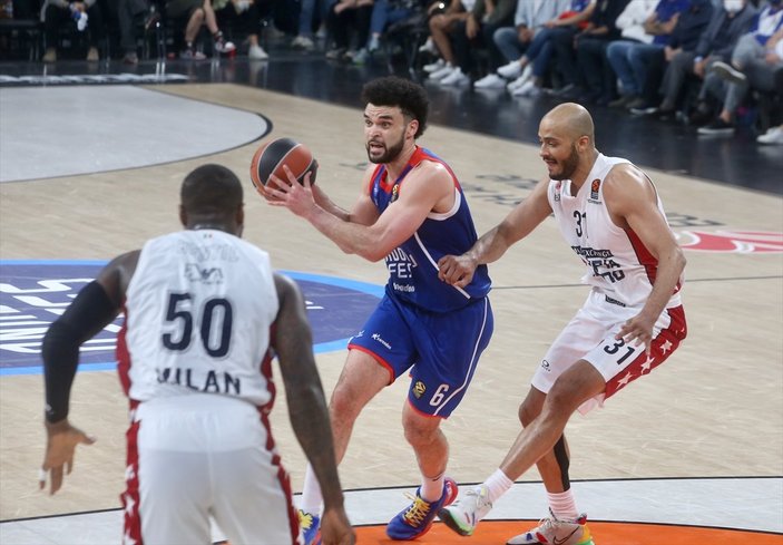 Anadolu Efes EuroLeague çeyrek finalinde Milan'a karşı 2-1 öne geçti
