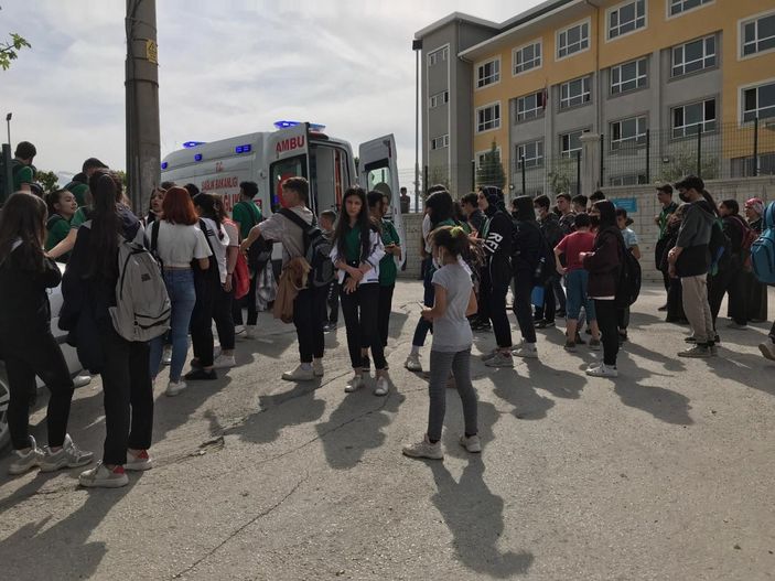 i Denizli’de 14 yaşındaki çocuk, liseli öğrenciyi bıçakladı