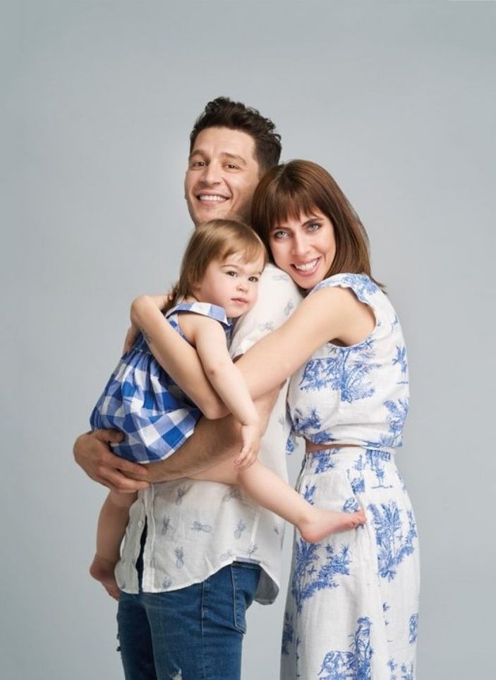 Uraz Kaygılaroğlu'nun eski eşi Melis boylu boyunca uzandı, kasığına kadar dekolte verdi! Görenin nevri döndü