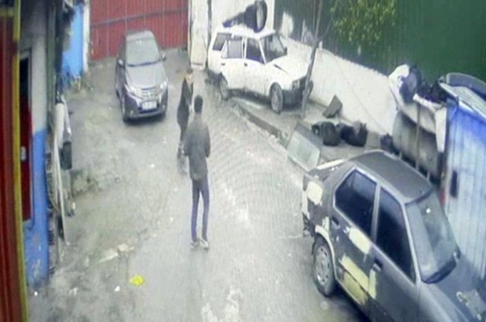 Arnavutköy’de üzerine yürüyen arkadaşını vurdu
