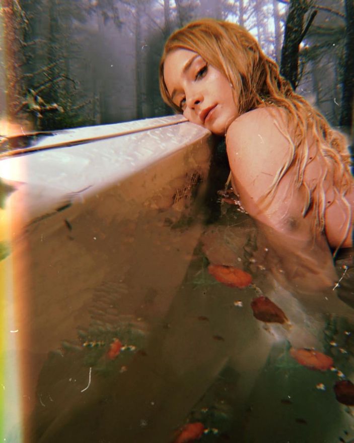 'Suyun altına zoom!' Mahkum'un Sasha'sı küvete çıplak girdi, takipçileri yorum yağdırdı...