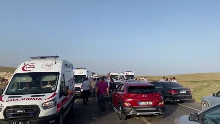 Şanlıurfa'da minibüs ile otomobil çarpıştı: 2 ölü, 6 yaralı