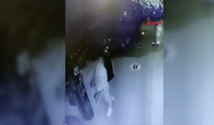 d Şişli'de çalıştığı iş yerinden 65 bin liralık kulaklık çaldı