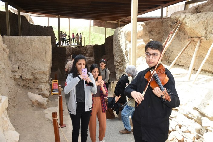 Malatya'daki Arslantepe Höyüğü eserleri, müzikle resmedildi