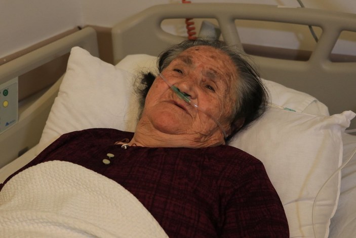 Adana’da yaşlı kadının kalbi durdu, şoför rotasını değiştirip hastaneye gitti