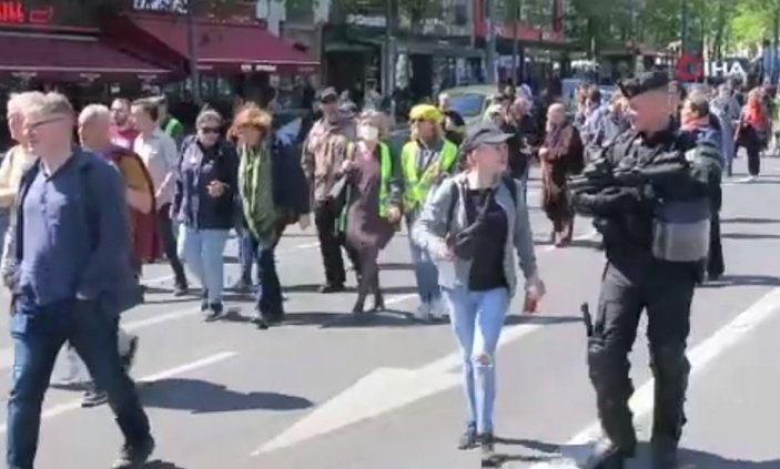 Fransa'da Macron karşıtları sokağa indi