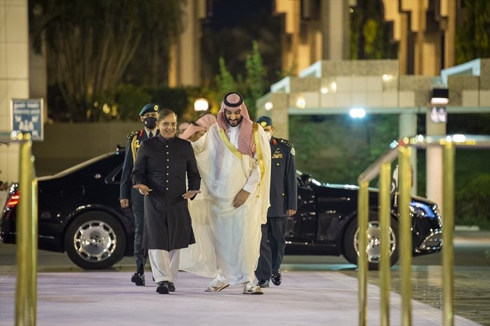 Şerif Şahbaz, ilk ziyaretini Suudi Arabistan'a yaptı