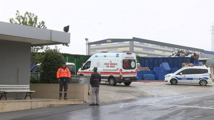Esenyurt'ta market deposunda yangın çıktı