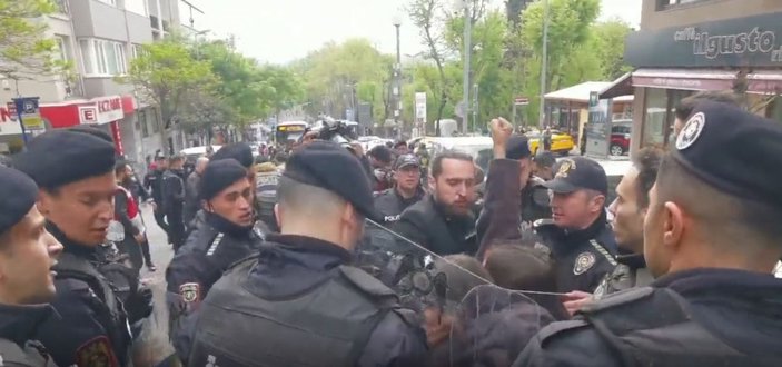 1 Mayıs kutlamalarında Taksim'e yürümek isteyen grupla polis arasında arbede