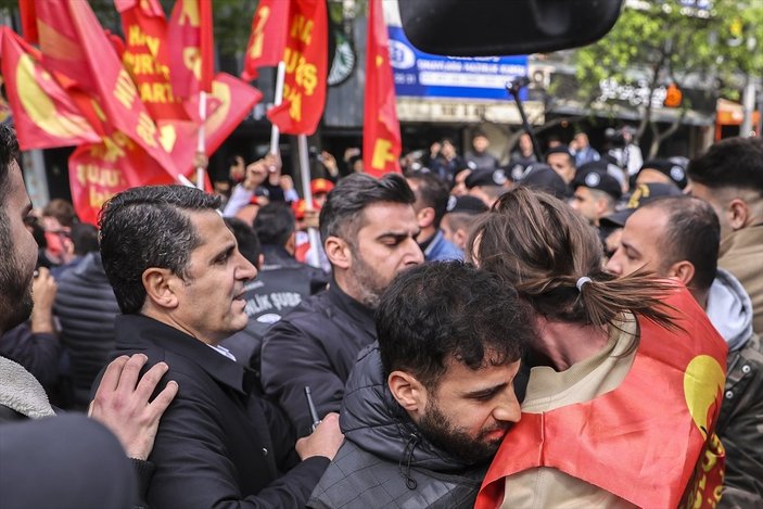 1 Mayıs kutlamalarında Taksim'e yürümek isteyen grupla polis arasında arbede