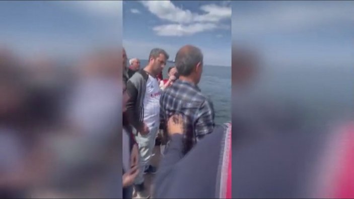 CHP Adalar İlçe Başkanı Ali Ercan Akpolat denize atladı