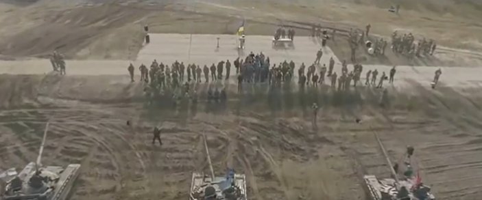 Ukrayna Silahlı Kuvvetleri'nden salavat eşliğinde Bayram videosu