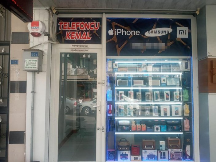 Manisa'da cep telefonu hırsızlığı kameraya takıldı