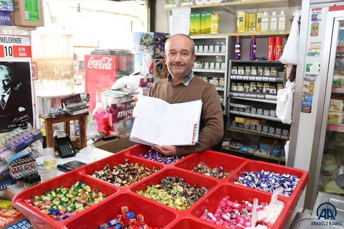 Adana'daki hayırsever mahallelinin market borcunu ödedi
