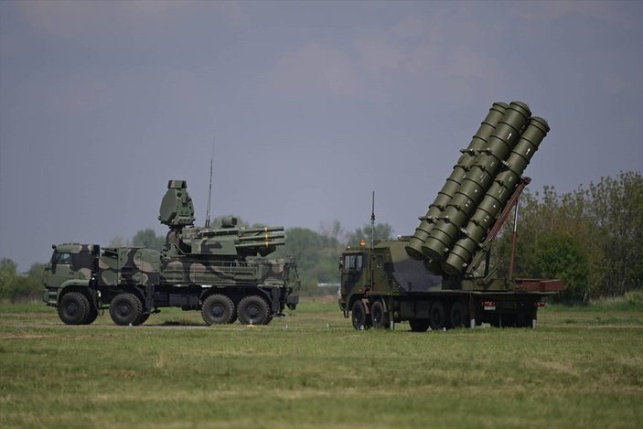 Sırbistan, Çin füzelerini görücüye çıkardı