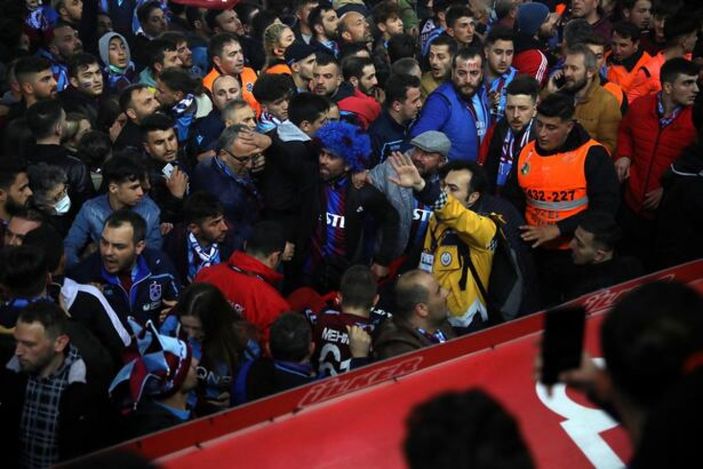 Trabzonsporluların coşkulu kutlamalarında 7 kişi hastaneye kaldırıldı