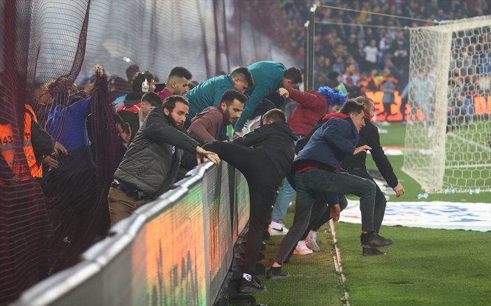 Aziz Çetin: Sahaya giren taraftarlar oyuncularımıza tekme attı