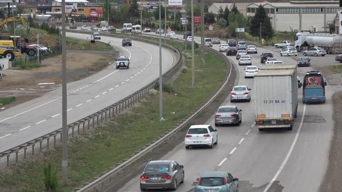 i Yollarda bayram yoğunluğu