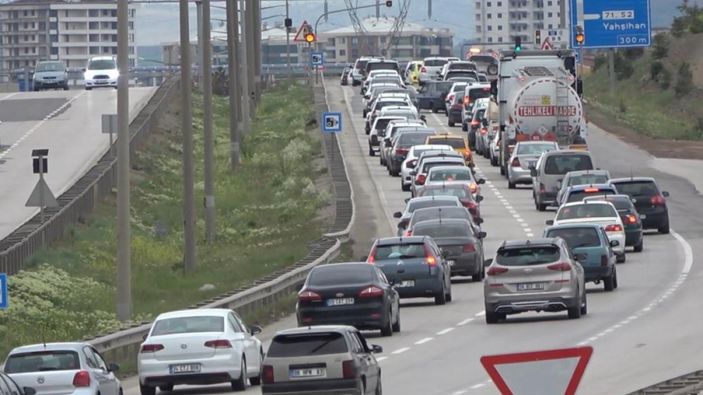 i Yollarda bayram yoğunluğu