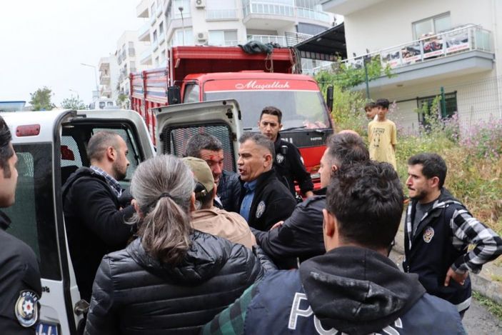 Aydın'da alkollü sürücü yardıma gelen polislere saldırdı