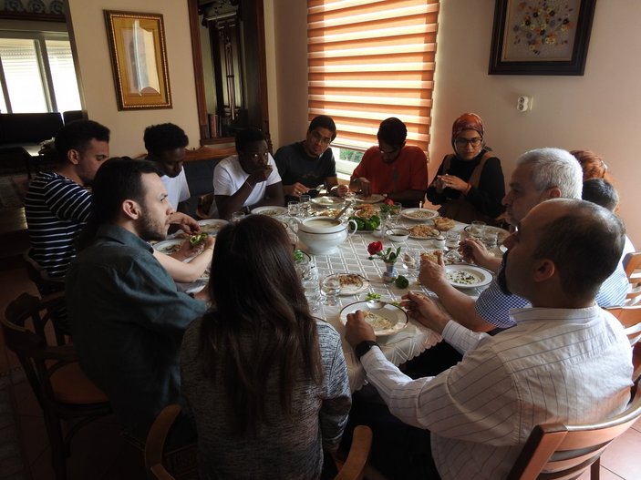Yabancı öğrenciler bayramda Gaziantepli ailelere misafir oldu