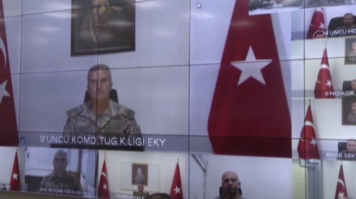 Cumhurbaşkanı Erdoğan, operasyonlardaki komutanlarla bayramlaştı