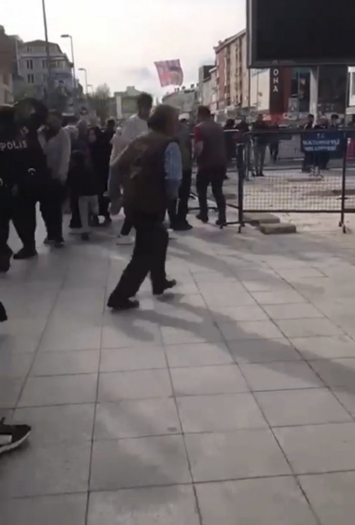 Sultanbeyli’de kot pantolon kavgası mağazadan sokağa taştı