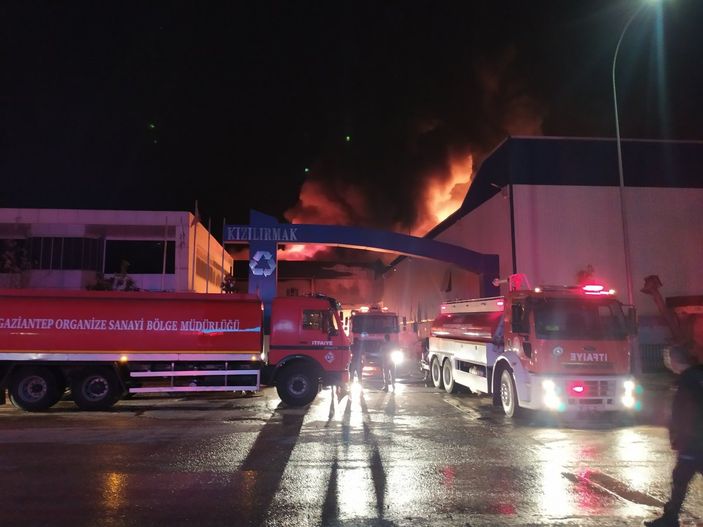 Gaziantep'te geri dönüşüm fabrikasında yangın çıktı