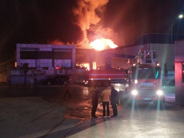 Gaziantep'te geri dönüşüm fabrikasında yangın çıktı