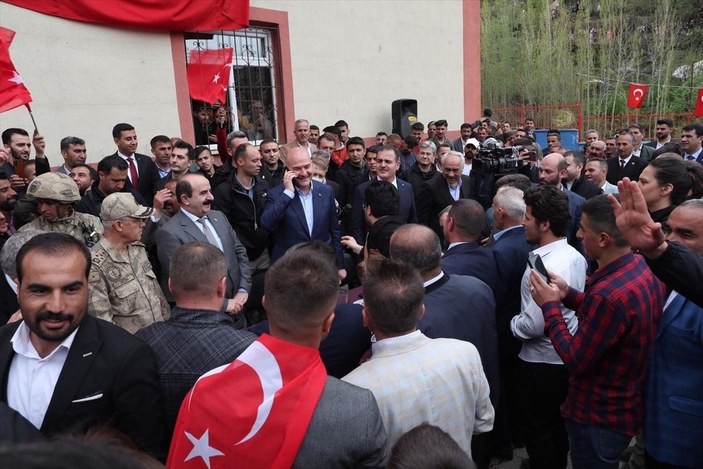 Süleyman Soylu, köy sakinlerini Cumhurbaşkanı Erdoğan ile telefonda görüştürdü