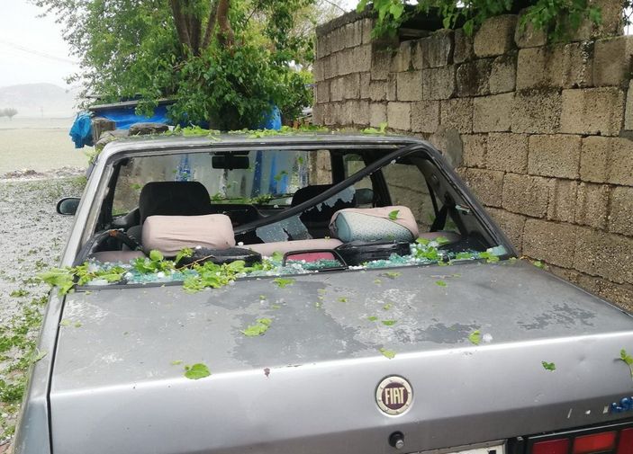 Adıyaman’da ceviz büyüklüğünde dolu yağdı
