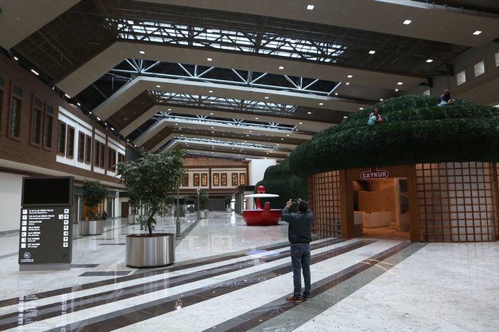 a Adil Karaismailoğlu, Rize-Artvin Havalimanı'nı inceledi