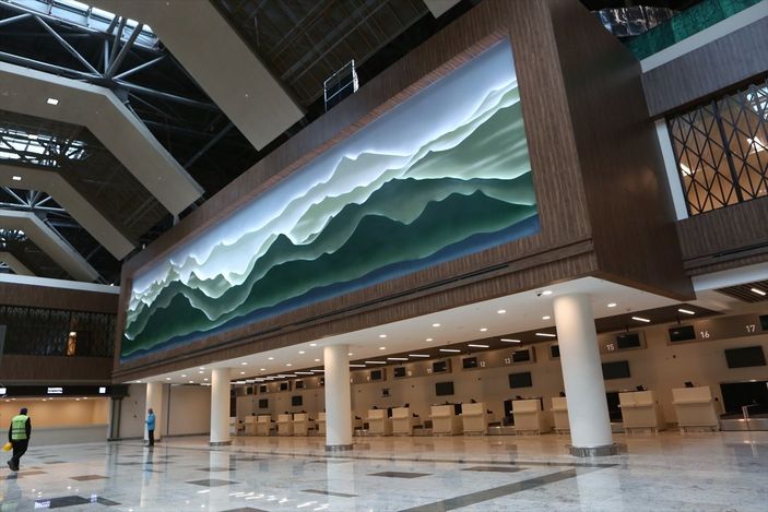 a Adil Karaismailoğlu, Rize-Artvin Havalimanı'nı inceledi