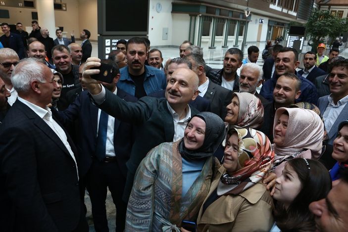 a Adil Karaismailoğlu, Rize-Artvin Havalimanı'nı inceledi
