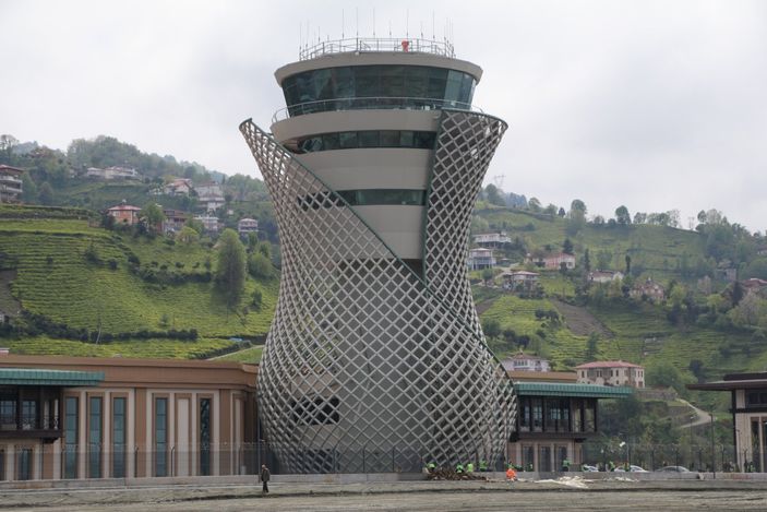 i Adil Karaismailoğlu, Rize-Artvin Havalimanı'nı inceledi