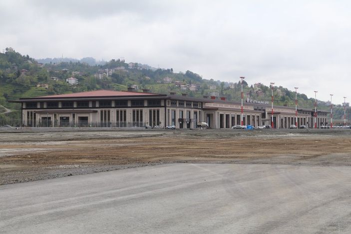 i Adil Karaismailoğlu, Rize-Artvin Havalimanı'nı inceledi