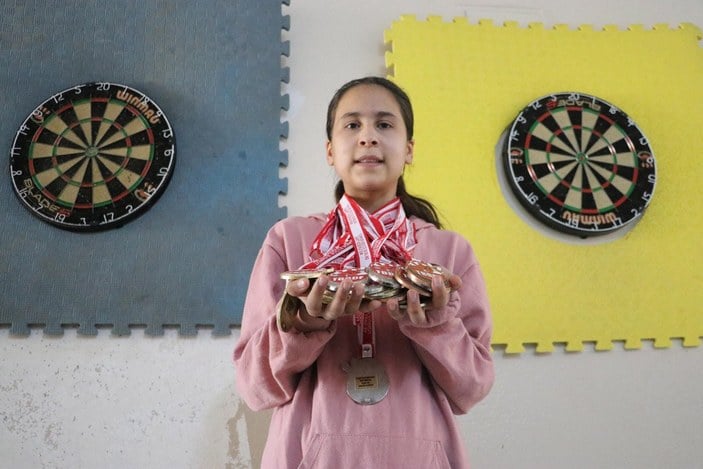Öğretmenleri sayesinde dart sporuna başlayan Ceylin'in hedefi Avrupa