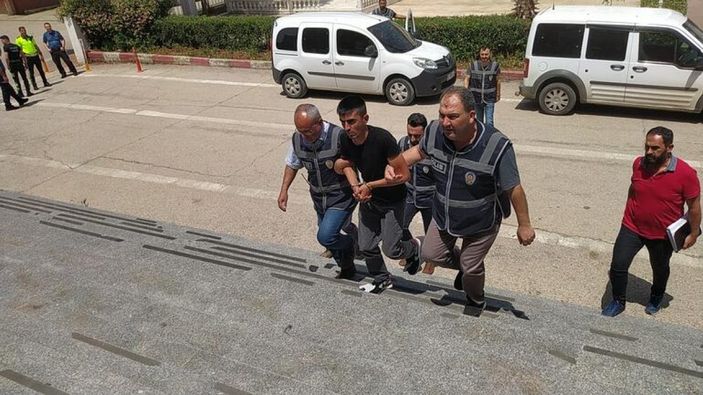 i Adana'da annesinin ev sahibini bıçakla öldürdü