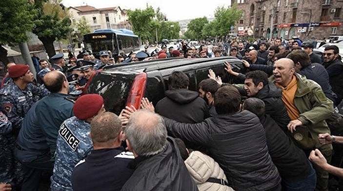 Ermenistan’da hükümet karşıtı protestolar devam ediyor