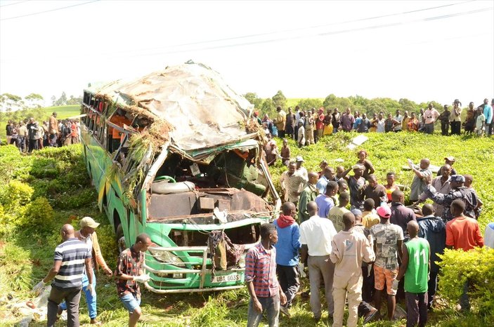 Uganda'da devrilen otobüste can pazarı: 20 ölü