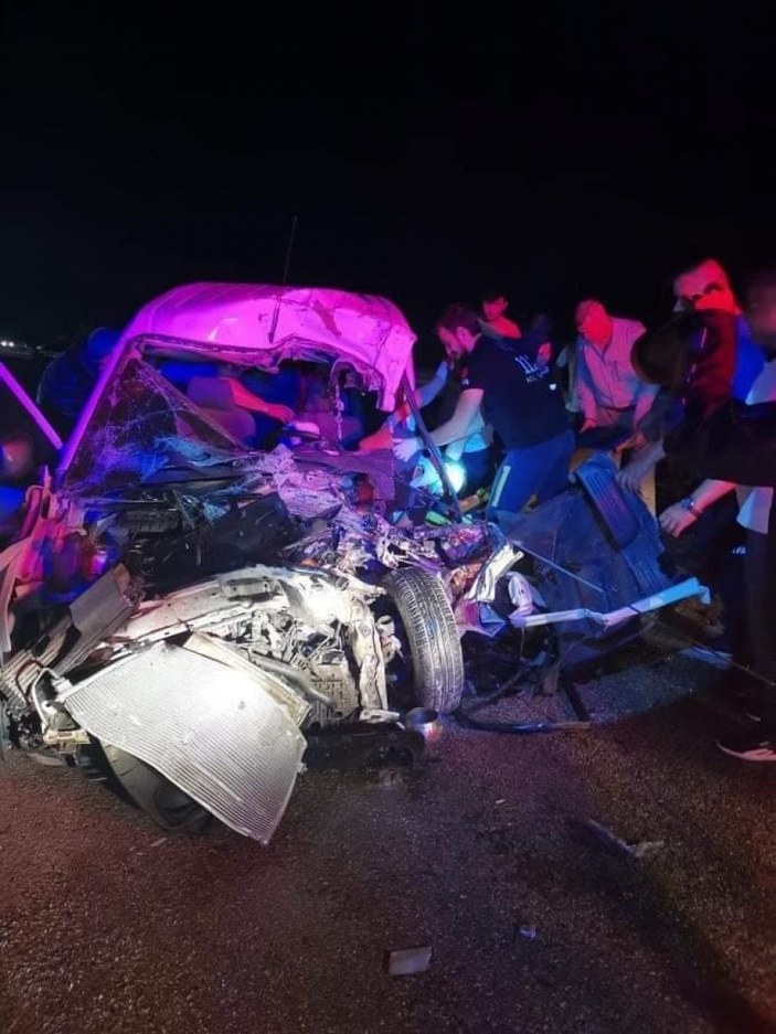 Osmaniye'de kamyonete araç çarptı: 1 ölü, 4 yaralı