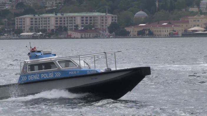 Üsküdar'da fotoğraf çekilirken denize düşen genç kayboldu