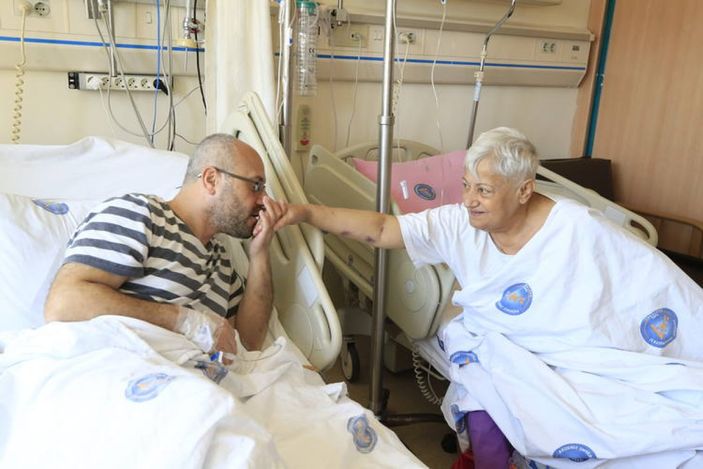 a Nakil bekleyen annesini, bağışladığı böbrekle hayata bağladı