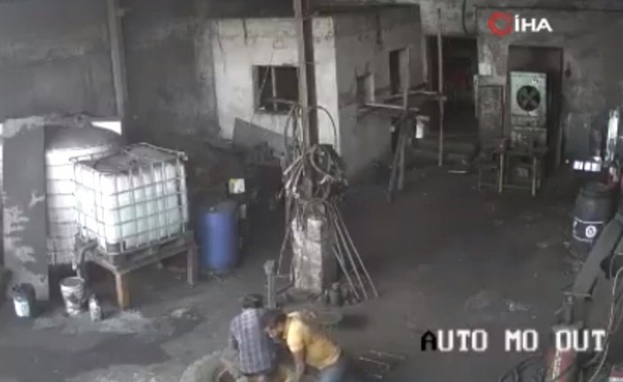 Hindistan’da buldozer lastiği şişirilirken patladı: 2 ölü